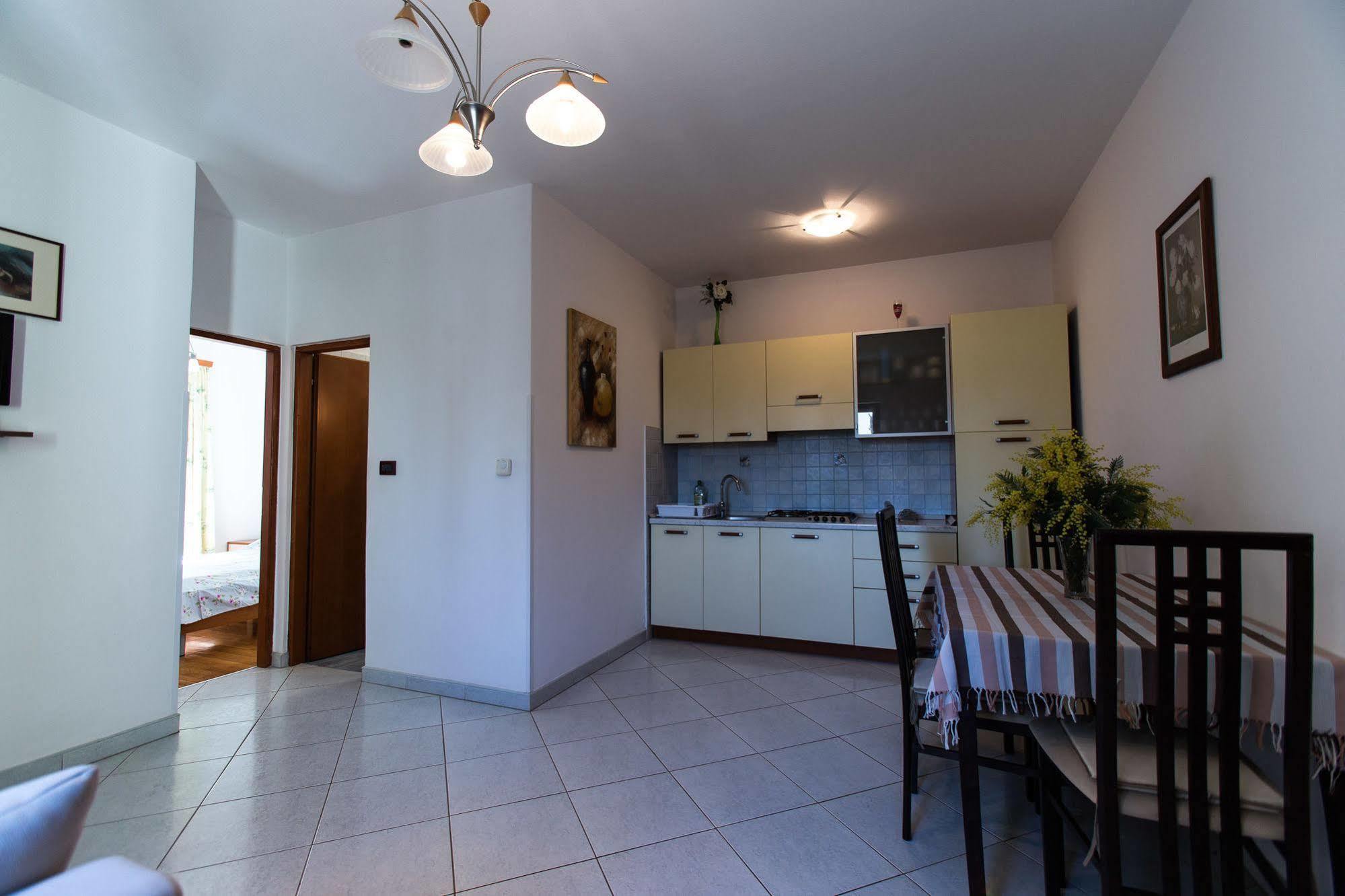 Apartments Villa Mara Rovinj Exterior foto